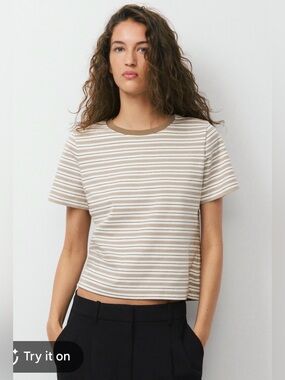 Aritizia Top